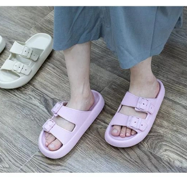 Cloud Slippers vs Regular Slippers: Which One Is Better for Comfort?